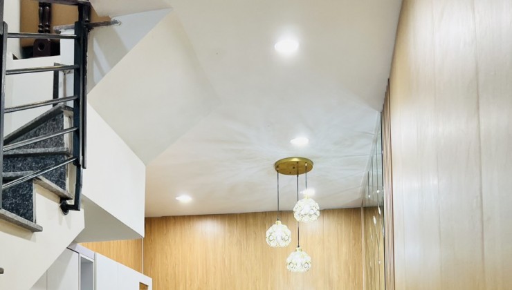 Cho thuê nhà nguyên căn trong Ngõ Khâm Thiên, Đống Đa 4tầng, 2 ngủ - Giá 16 triệu - Full nội thất y hình